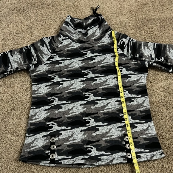 Wooly bully wear camouflage, size large - Picture 6 of 6